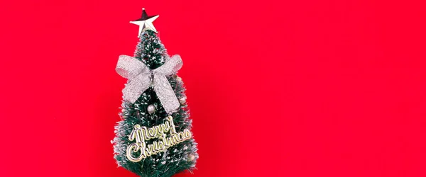 Небольшое декоративное пространство для копирования рождественской елки — стоковое фото