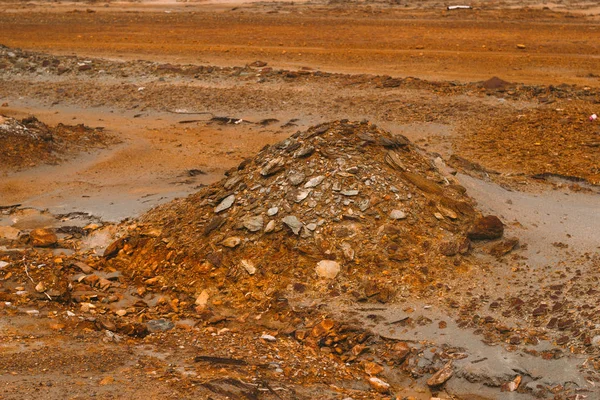 Landschaft Mit Rotem Boden Verschmutzt Kupferbergbau Fabrik Karabasch Russland Region — Stockfoto