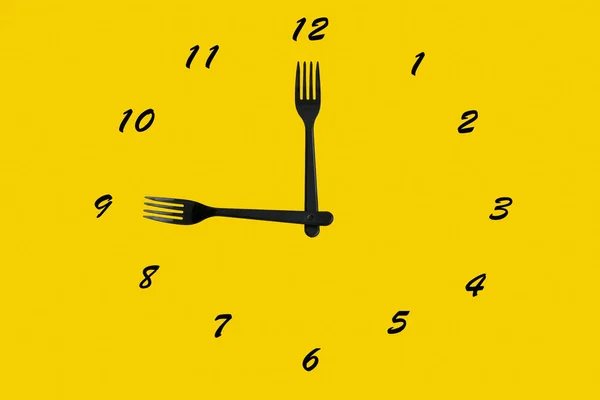 Koncepcja Czasu Lunchu Tarcza Czarne Plastikowe Widelce Zamiast Strzałek Żółtym — Zdjęcie stockowe