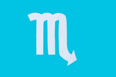 kağıt kesme burç işareti Akrep mavi bir arka plan üzerinde izole