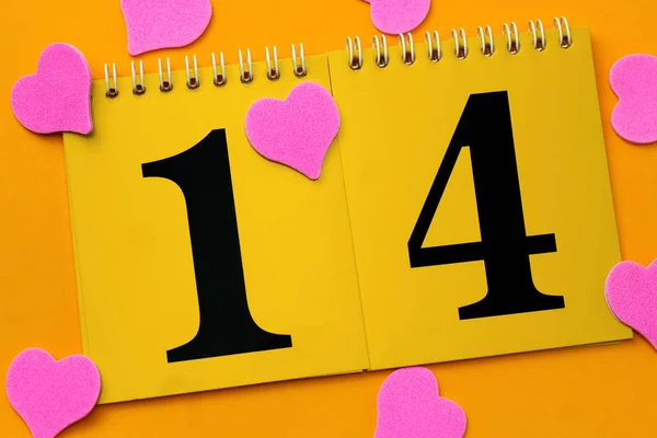 Calendario Con Numero Uno Sfondo Giallo Con Cuori Rosa Pasticcio — Foto Stock