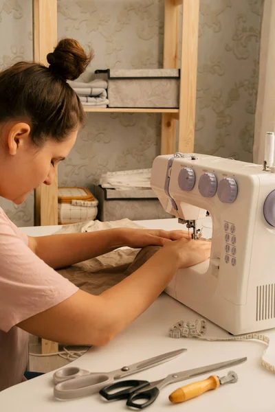 Young Beautiful Caucasian Woman Sews Sewing Machine Hobby Sewing Production — Stock Photo, Image