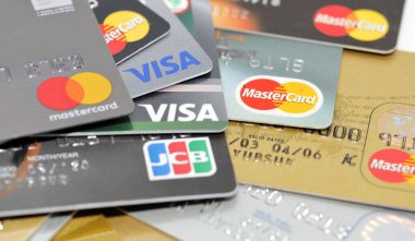 Yüksek seviye kredi kartı markası MasterCard, JCB ve VISA 'nın her türü, seviyesi ve rengi.