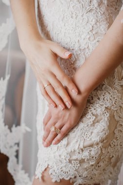 gelin sabah elleri gelinlik düğününde 