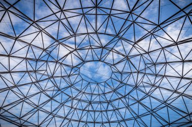 Ağ la kaplı daire çatı