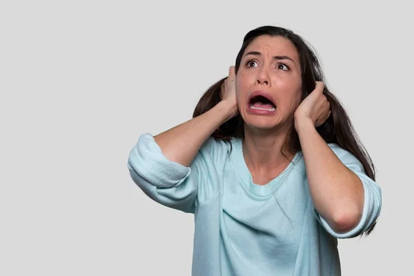 Γυναίκα Ουρλιάζει Πάσχει Από Ψυχική Ασθένεια Άγχος Κατάθλιψη Εσωτερικές Φωνές — Φωτογραφία Αρχείου