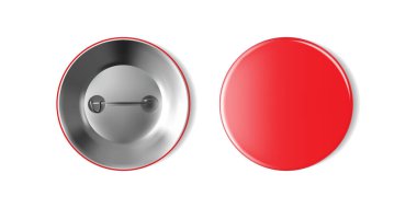 Beyaz arkaplanda boş kırmızı rozet izole edilmiş.