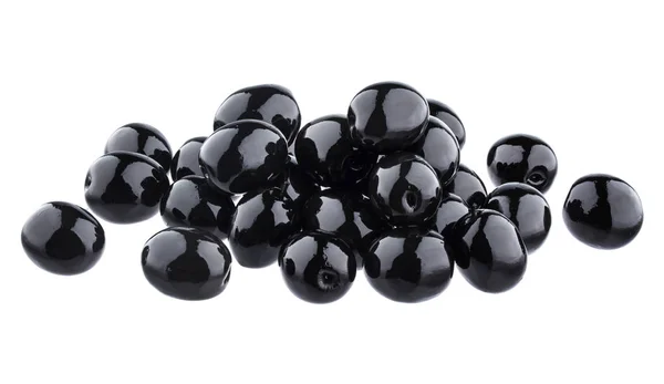 Чорні оливки ізольовані на білому тлі з відсічним контуром — стокове фото