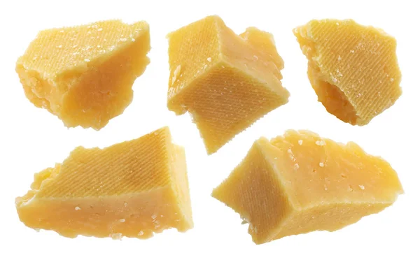 Parmezaanse kaas geïsoleerd op een witte achtergrond met uitknippad — Stockfoto