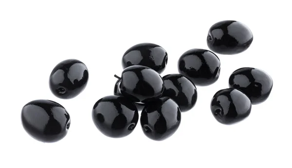 Tas d'olives noires isolées sur fond blanc avec chemin de coupe — Photo