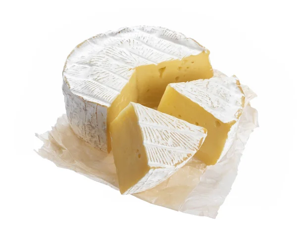 Camembert isolado sobre fundo branco — Fotografia de Stock
