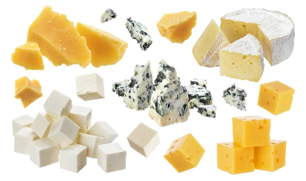 Разные кусочки сыра. Чеддер, пармезан, эмменталь, голубой сыр, камамбер, фета изолированы на белом фоне — стоковое фото