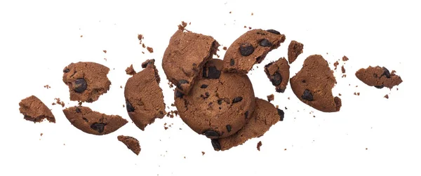 Cookies aux pépites de chocolat cassés isolés sur fond blanc — Photo
