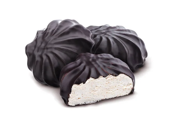Chocolate coberto marshmallows, tradicional zephyr russo em chocolate isolado em fundo branco — Fotografia de Stock