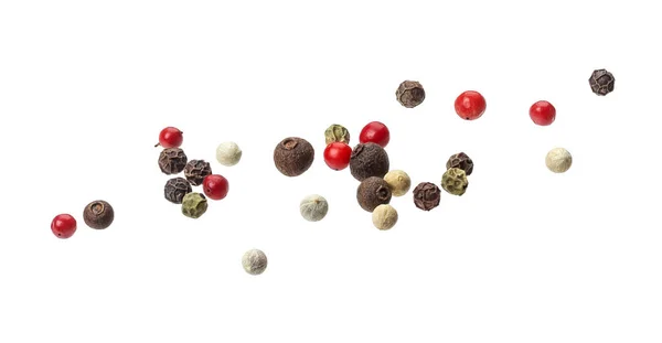 Miscela di peperoni. Semi di granturco pepe nero, rosso, bianco e pepe della Giamaica isolati su fondo bianco — Foto Stock