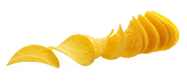 Aardappel chips geïsoleerd op witte achtergrond met clipping pad — Stockfoto