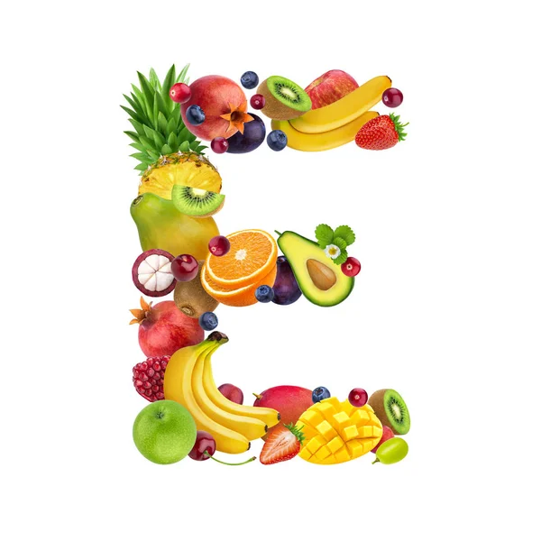 Litera E wykonane z różnych owoców i jagód, owoców czcionki na białym tle — Zdjęcie stockowe