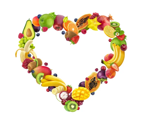 Herzform aus verschiedenen Früchten und Beeren, isoliert auf weißem Hintergrund, gesundes Ernährungskonzept — Stockfoto