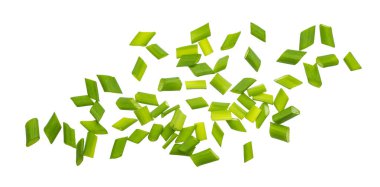 Kıyılmış frenk soğanı, izole beyaz arka plan, makro, closeup taze yeşil soğan