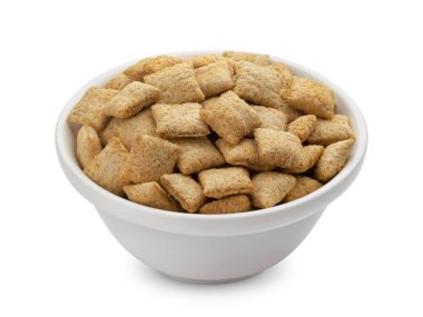 Beyaz arka planda izole kase tatlı Mısır yastıkları