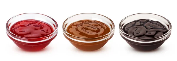 Caramel, sauces au chocolat et confiture de baies rouges isolées sur fond blanc — Photo