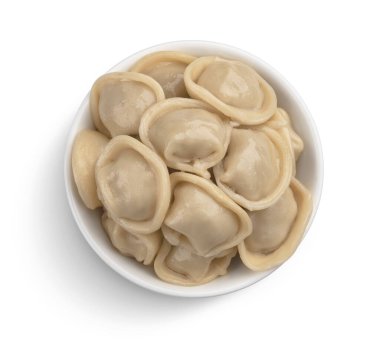 Etli börek, pelmeni beyaz arka planda izole edilmiş, üst manzara