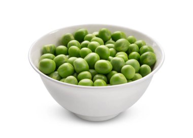 Beyaz arkaplanda kırpma yolu ile izole edilmiş yeşil bezelye kasesi