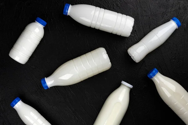 Embalagem Produtos Lácteos Coleta Garrafas Copos Com Leite Creme Sobre — Fotografia de Stock