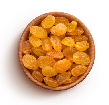 Beyaz arka planda izole edilmiş ahşap kuru üzüm kasesi.