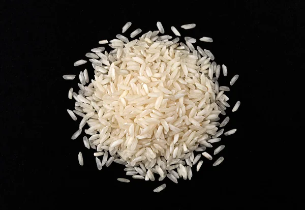 Grumos Arroz Risoto Redondo Isolados Fundo Preto Vista Superior — Fotografia de Stock