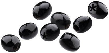 Siyah çukur zeytinler beyaz arkaplanda izole edilmiş kırpma yolu, kopyalama alanı, tam derinlik