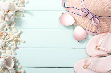 yaz plaj aksesuarları yumuşak renkler ile