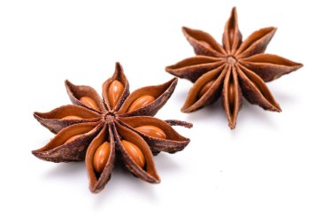 yıldız anasonu beyaz arkaplanda izole edildi 