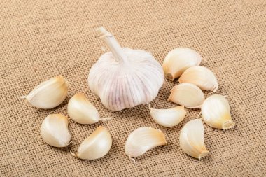 sarımsak keten masa örtüsü