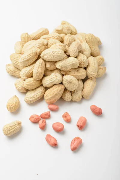 Deliciosos Amendoins Isolados Fundo Branco — Fotografia de Stock