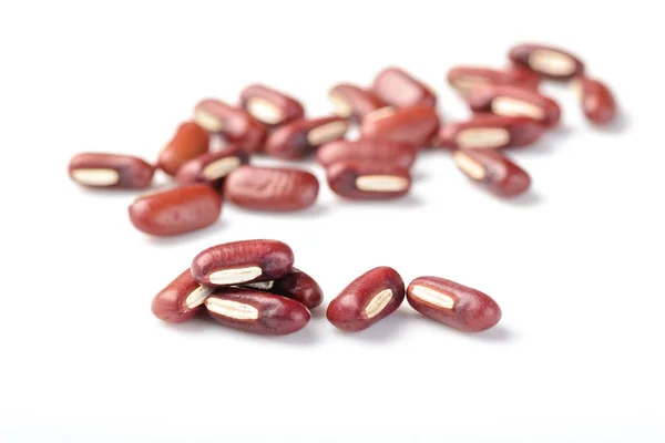白色背景下分离的红豆 — 图库照片