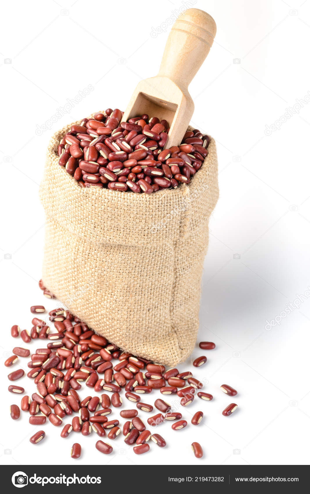 Red Kidney Beans In The Sackcloth Bag Isolated Stock Photo - Download Image  Now - Agriculture, Bean, Burlap - iStock