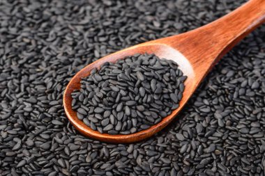 tahta kaşık, (büyük tilt shift lens ile çekilen alan derinliği, siyah susam)