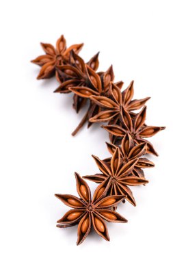 yıldız anasonu beyaz arkaplanda izole edildi 