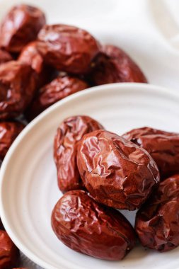 Kurutulmuş tarihi meyve, vitaminler ve sağlıklı beslenme kavramı.