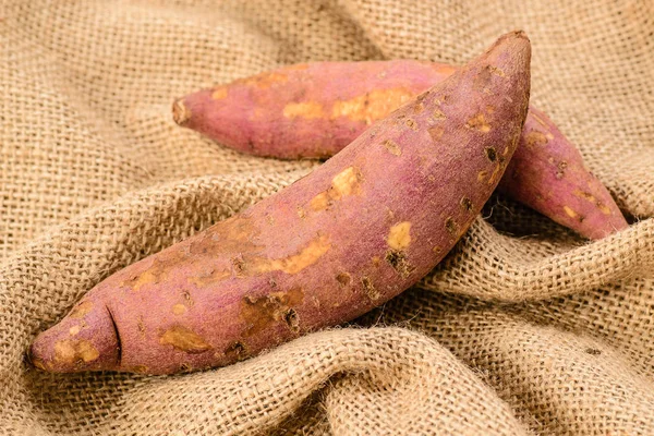 Red Sweet Potatoes Burlap — Stock Photo, Image