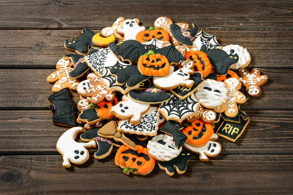 Domu Halloween Tradycyjne Oblodzenia Cookies Cukru Drewnianym Stole — Zdjęcie stockowe