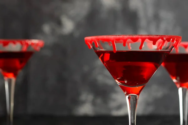 Cocktail Halloween Com Aro Sangrento Fundo Escuro — Fotografia de Stock