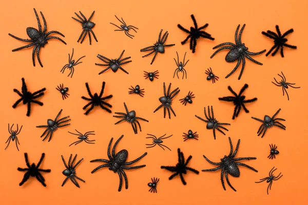 Halloween Hintergrund Schwarze Spinnen Auf Orangefarbenem Hintergrund — Stockfoto