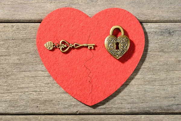 Χάλκινο Καρδιά Σχήμα Κλειδαριά Και Κλειδί — Φωτογραφία Αρχείου