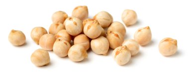 Beyaz arka plan üzerinde izole çiğ nohut