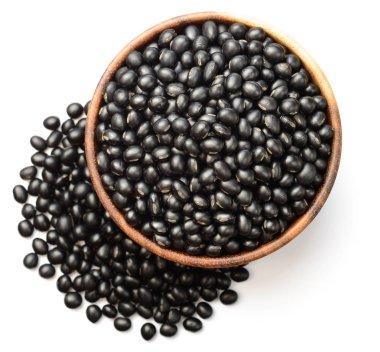 Siyah fasulyeler beyaz arkaplanda izole.