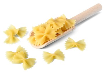 beyaz üzerine kurutulmuş makarna