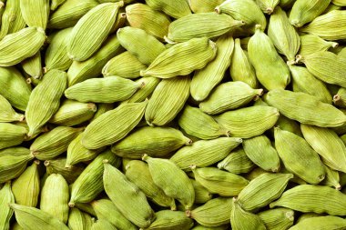 Gıda arka planını kurutulmuş yeşil kakule, üstten görünüm