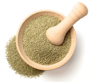 Beyaz arka plan üzerinde izole kurutulmuş ada çayı